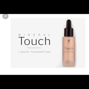 Touch mineral foundation